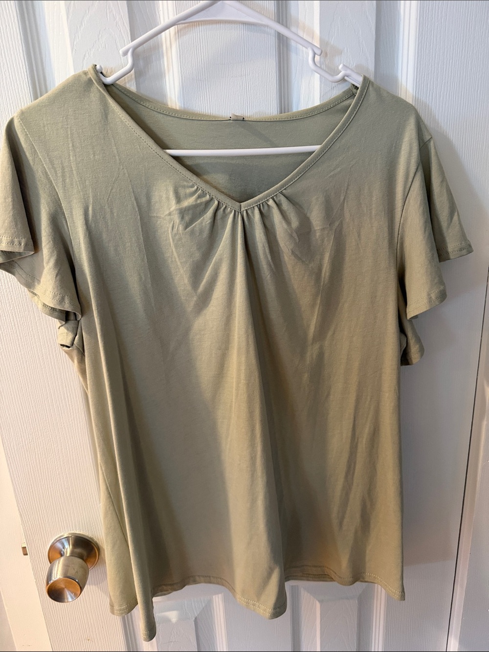 Women's V-Neck Short Sleeve Top in Sage Green